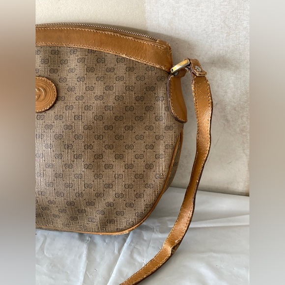 Authentic GUCCI Micro GG Shoulder Bag PVC Leather Purse - Picture 3 of 13